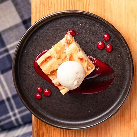 The Rutland Arms Hotel, Bakewell, Derbyshire Екстер'єр фото